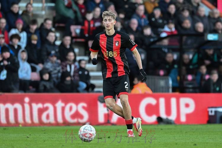 马卡：皇马视19岁怀森为后卫引援首要目标